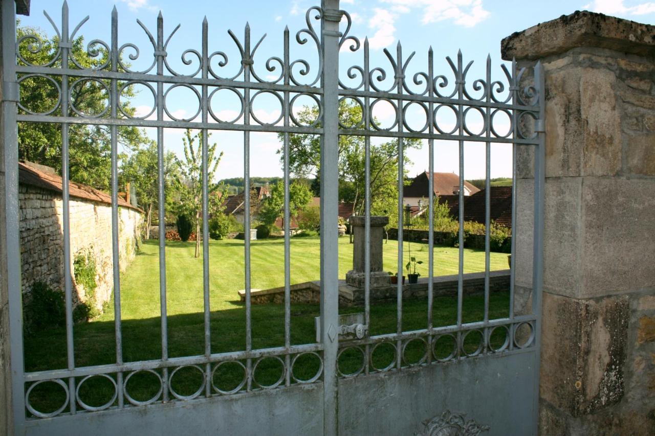 Le Vieux Presbytere Confracourt Exteriér fotografie